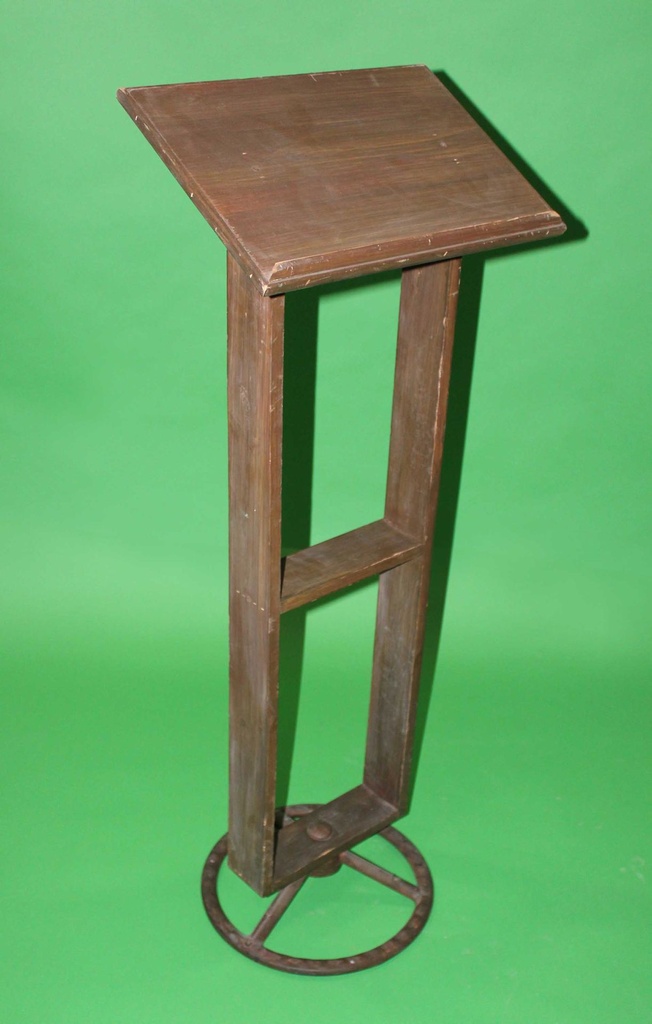 Lectern / Steering Wheel