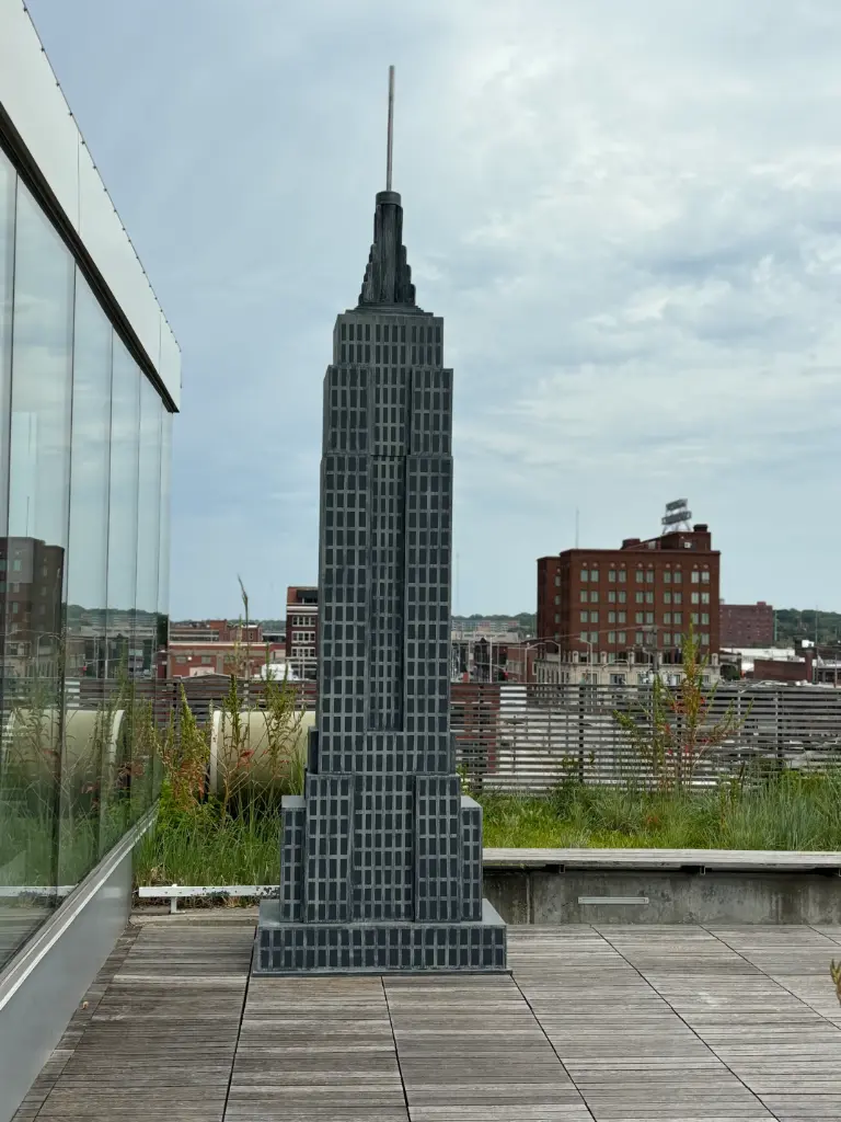 9' Empire State Building