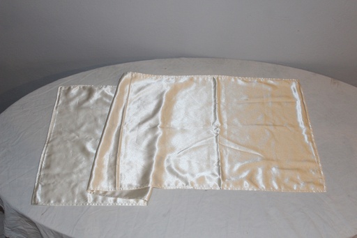 [PBT-061] Table Runner