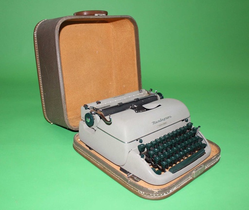 [PEW-007] 50's Remington Typewriter & Case