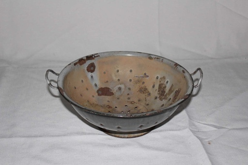 [PKC-030] Distressed Colander