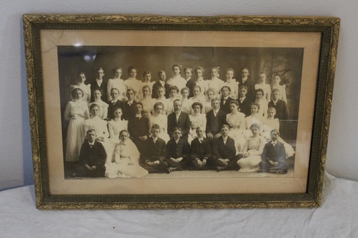 [PDP-011] Antique Framed Class Photo