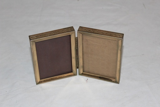 [PDP-064] Bi-Fold Photo Frame