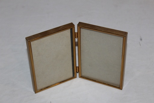 [PDP-066] Bi-Fold Photo Frame