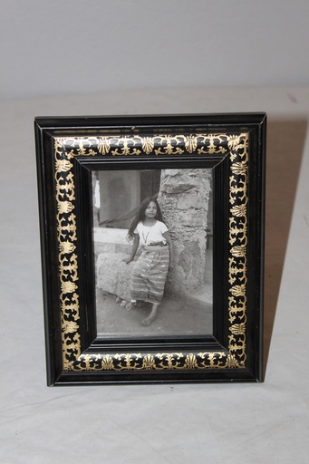 [PDP-075] Framed Portrait