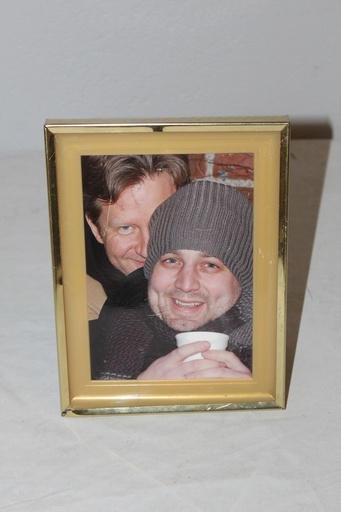 [PDP-098] Framed Portrait