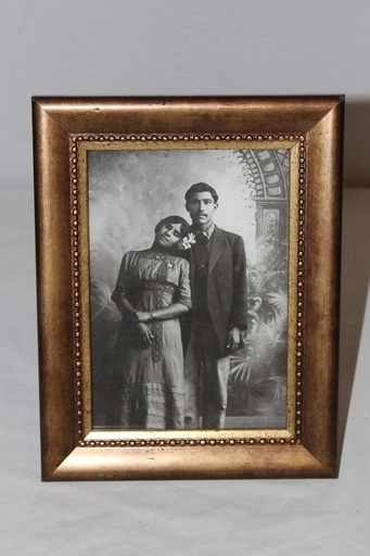 [PDP-101] Framed Portrait