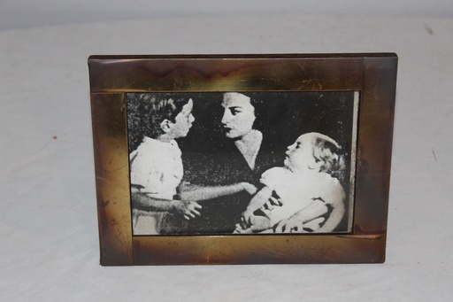 [PDP-102] Framed Portrait