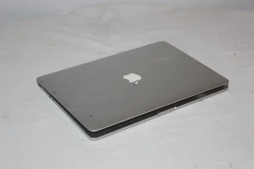 [PEO-028] Macbook Pro