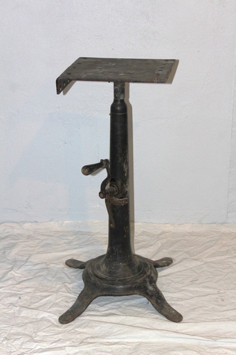 [PFT-052] Antique Satellite Table